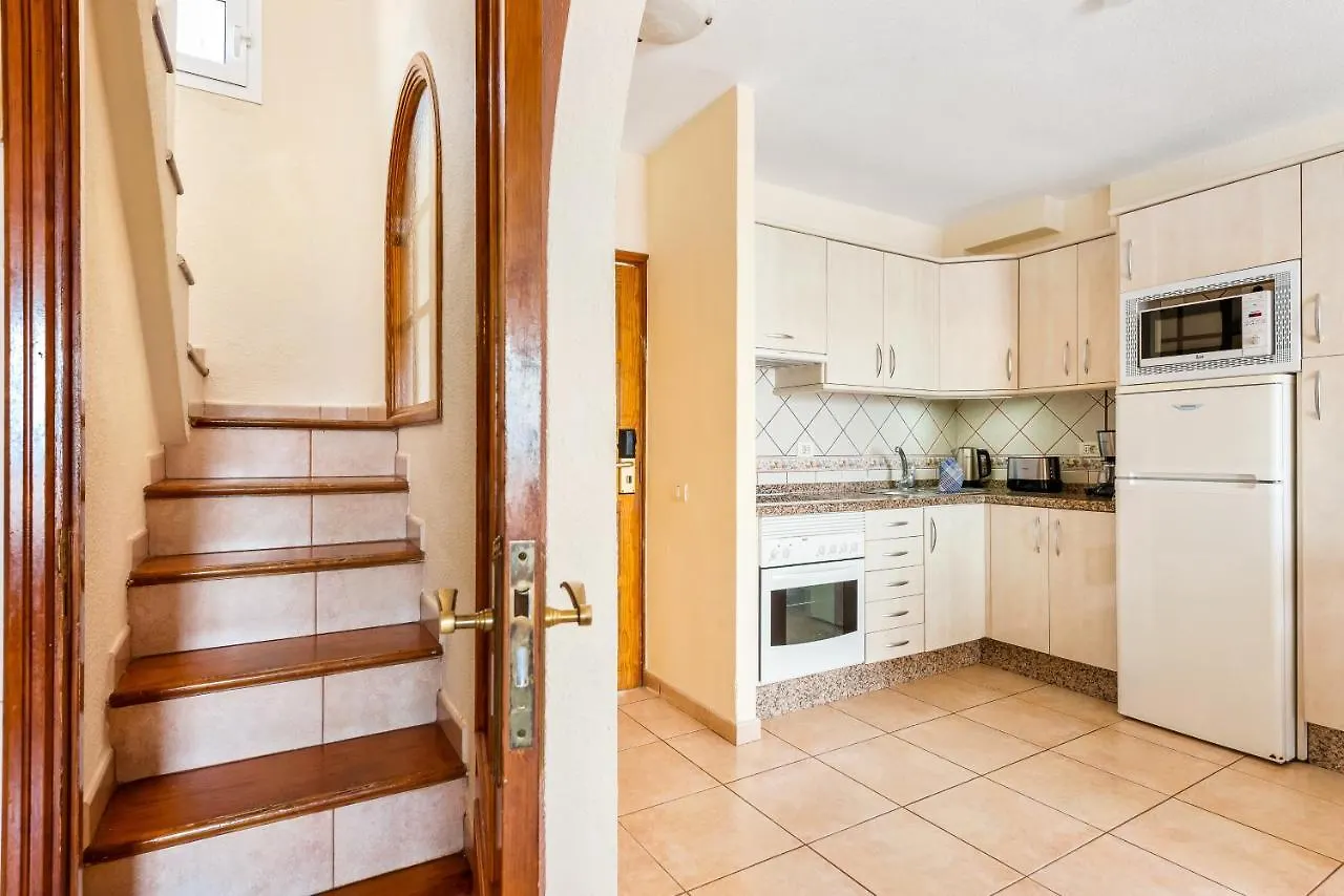 Club Tenerife Apartments Лос Кристианос