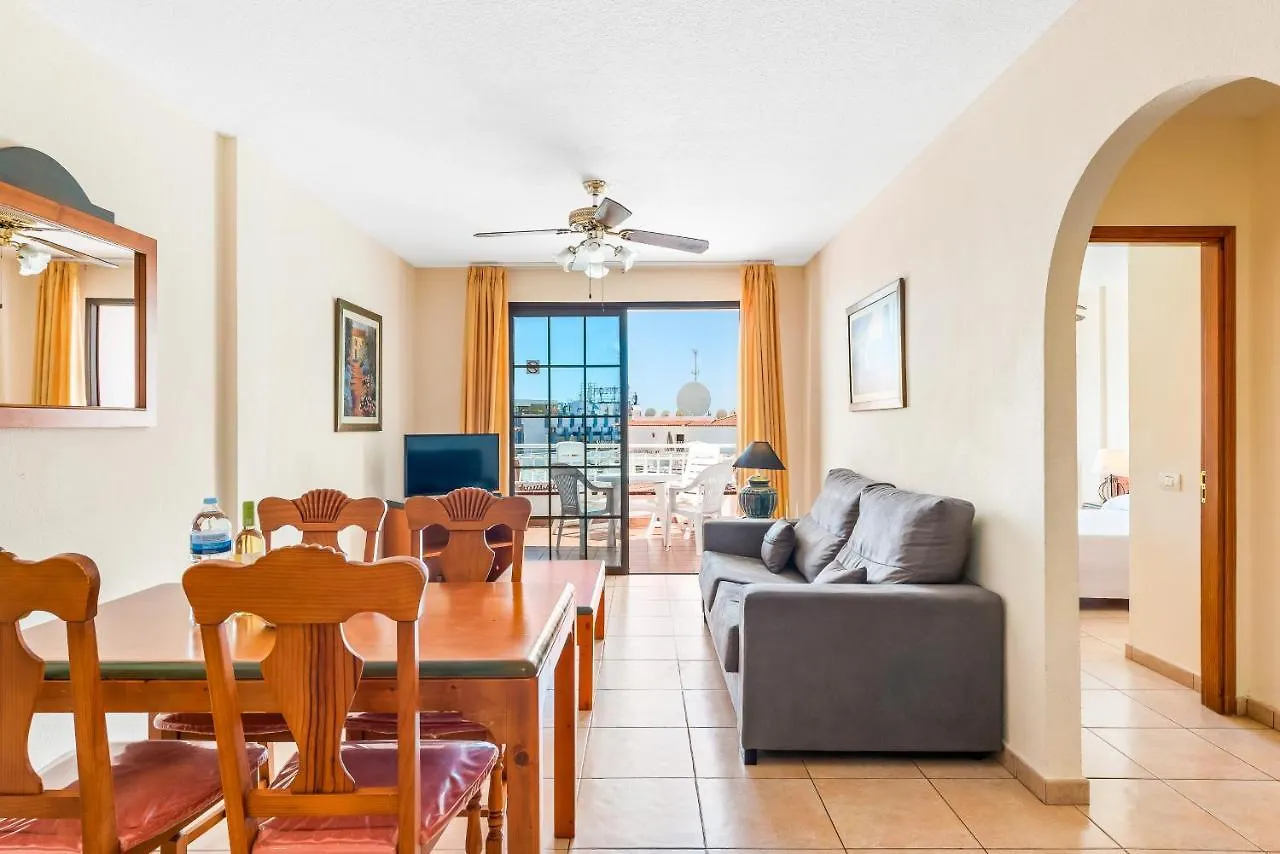 Отель Club Tenerife Apartments Лос Кристианос